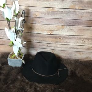 Black Forever 21 hat